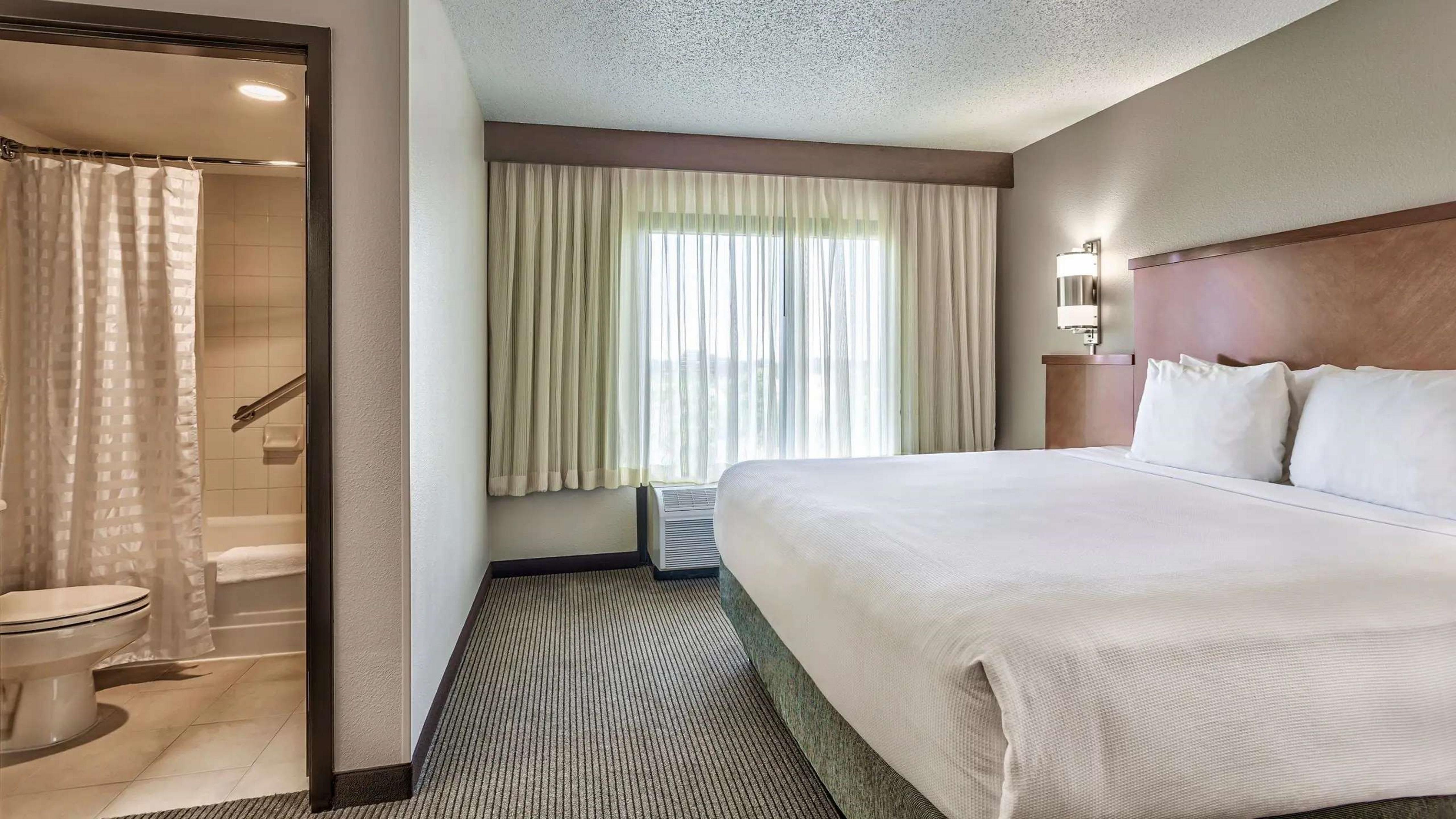 Wyndham Garden Kansas City Airport Экстерьер фото