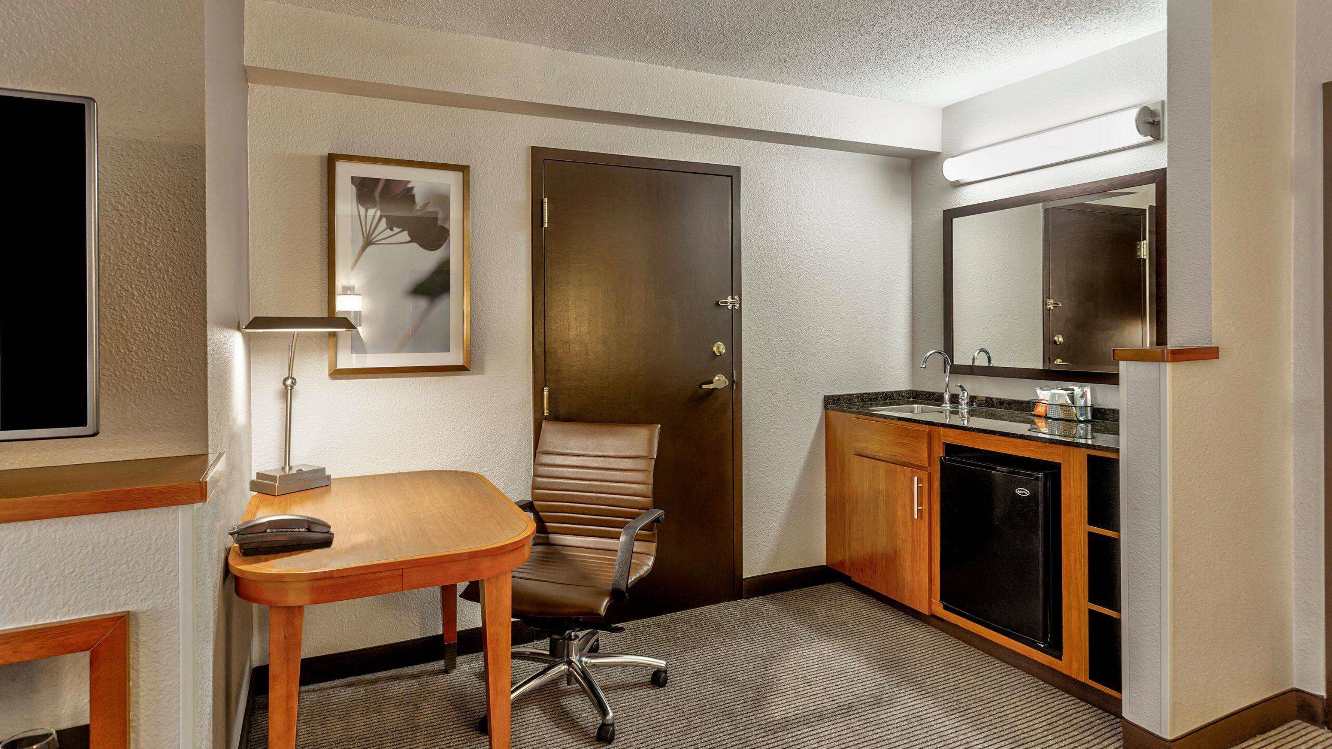 Wyndham Garden Kansas City Airport Экстерьер фото