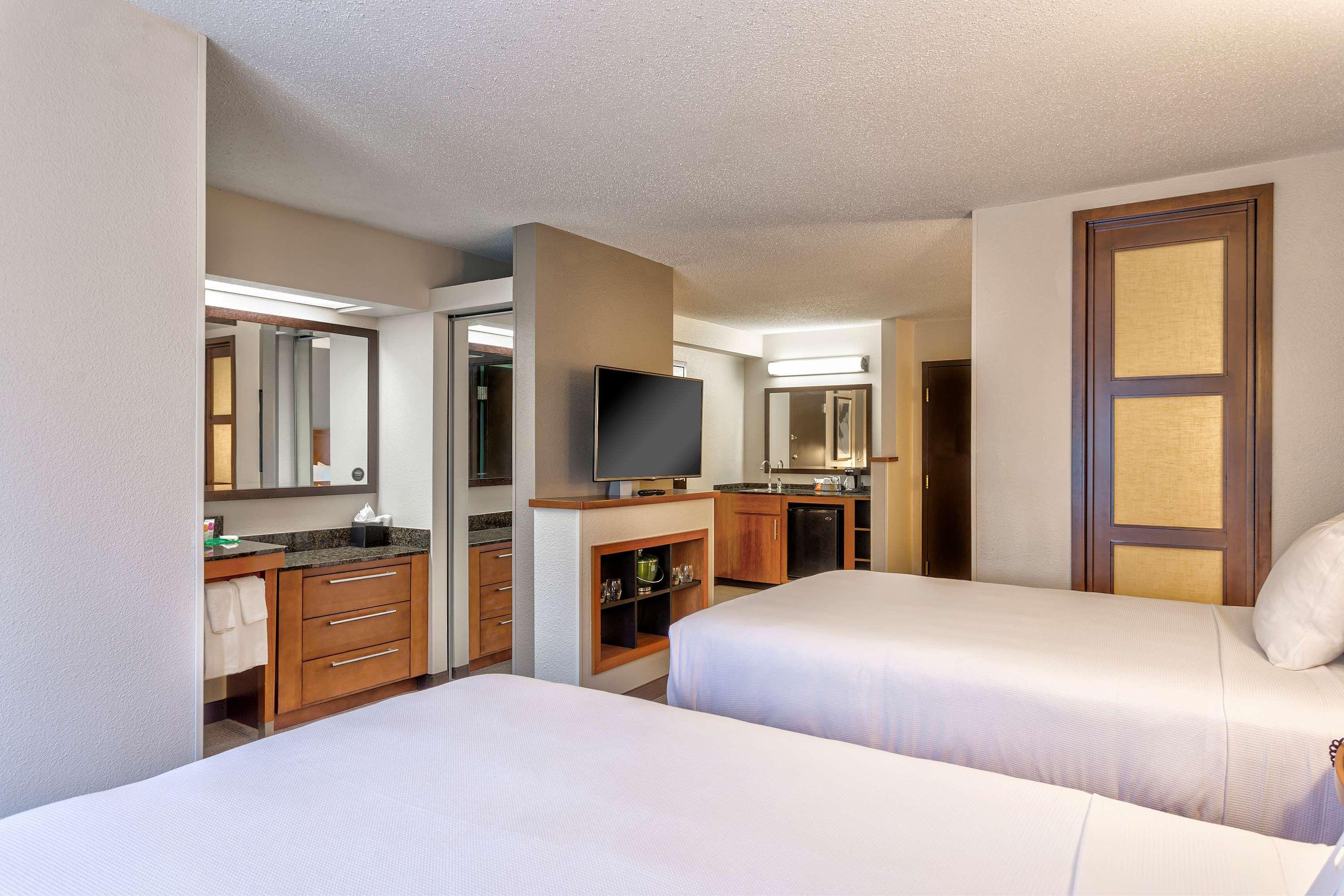 Wyndham Garden Kansas City Airport Экстерьер фото
