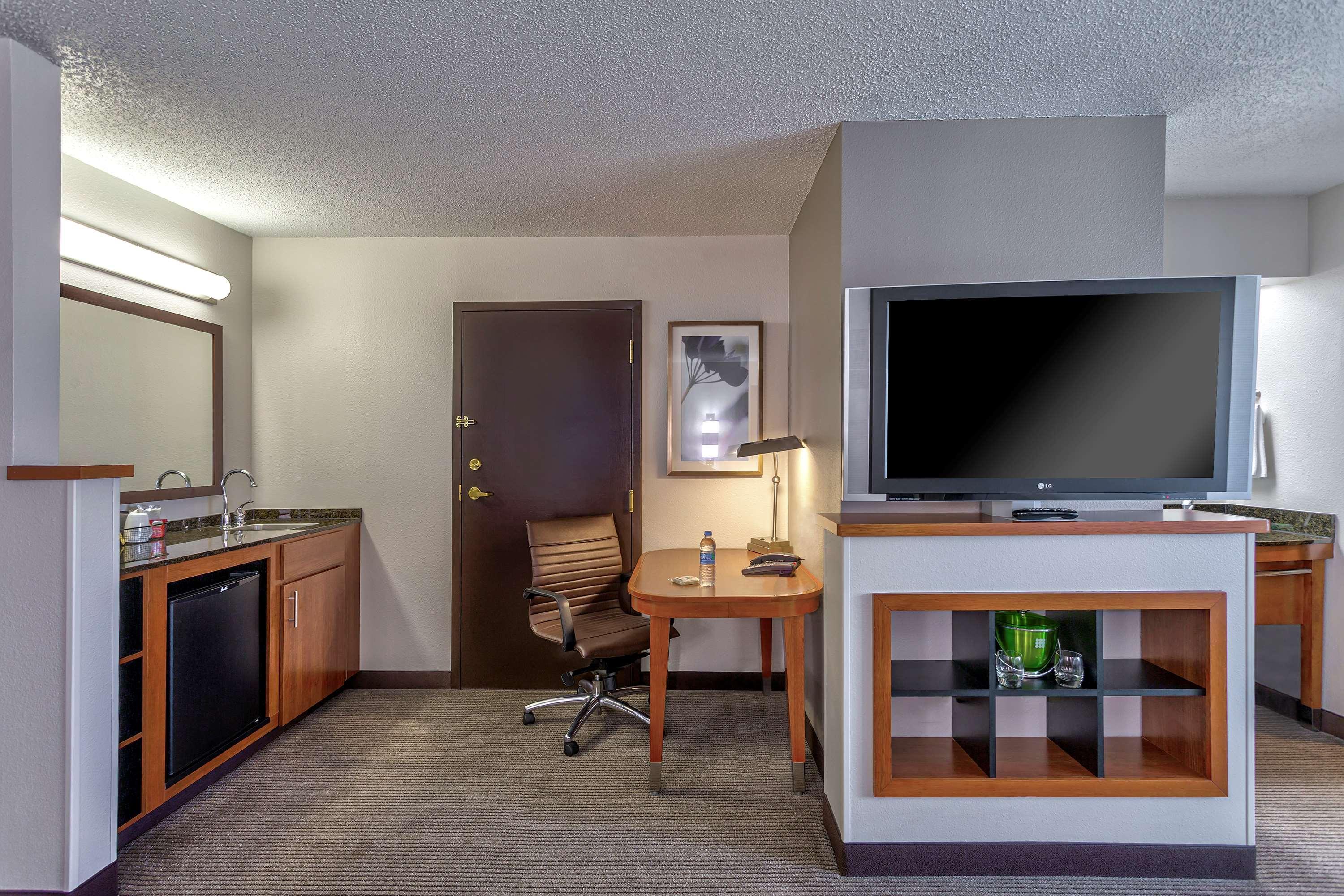 Wyndham Garden Kansas City Airport Экстерьер фото