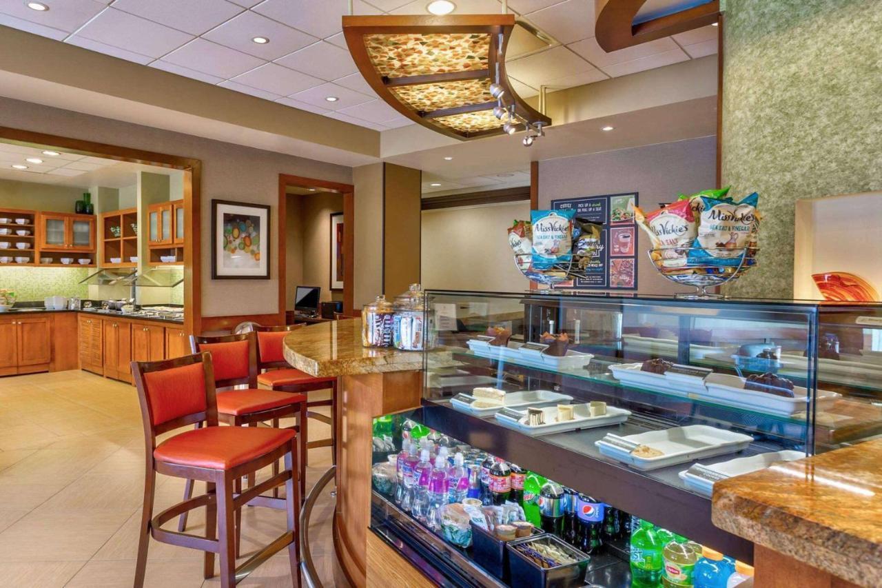 Wyndham Garden Kansas City Airport Экстерьер фото
