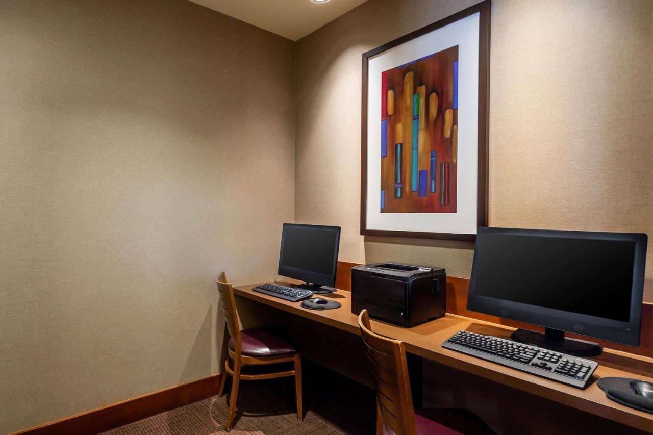 Wyndham Garden Kansas City Airport Экстерьер фото