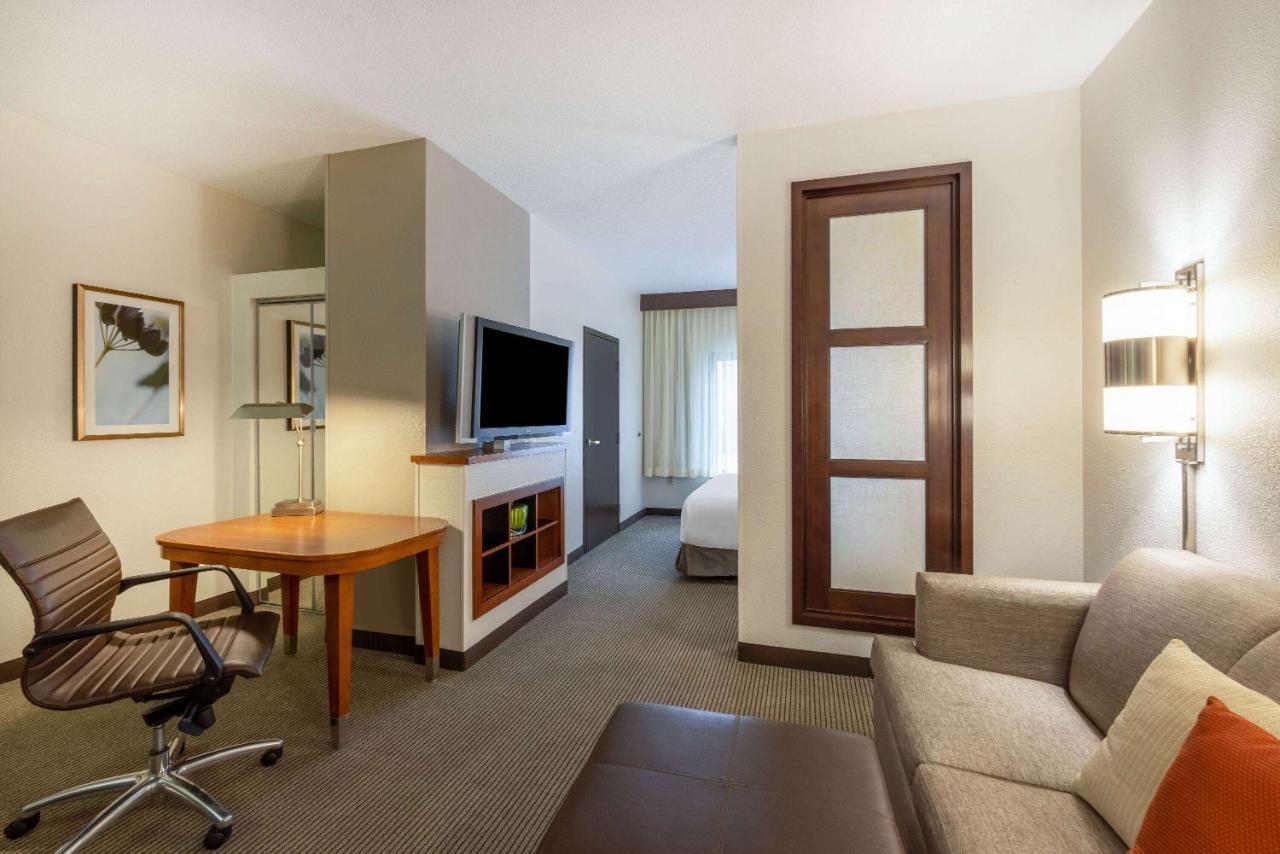 Wyndham Garden Kansas City Airport Экстерьер фото