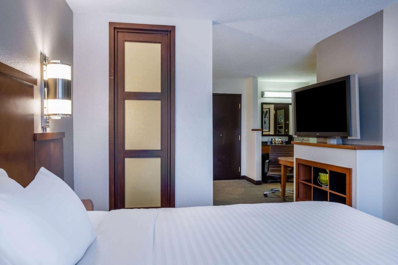 Wyndham Garden Kansas City Airport Экстерьер фото