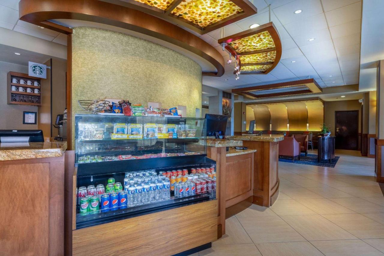 Wyndham Garden Kansas City Airport Экстерьер фото