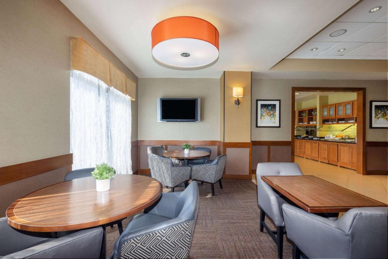 Wyndham Garden Kansas City Airport Экстерьер фото